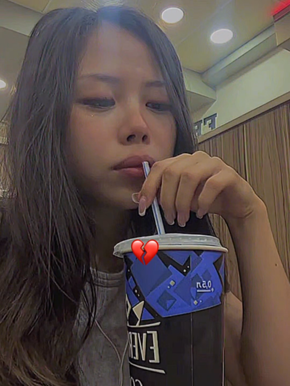 Сколько бы я ни бежала вперёд… прошлое всё равно догоняет меня #💔 #sad #lllovesmaile @эскапизм 