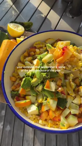 peak summer salad (chop and throw it all together)  -6 ears of corn  -2 nectarines  -1/2 yellow and green zucchini  -1 avocado  -juice from 1 big lemon  -about 1/2 cup olive oil & lots of salt 👌 @LWL 