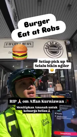 Pov - Ojol Di Australia - Burger eat at Robs tribute untuk om Affan Kurniawan 🙏🏻 RIP 🥀  Terima masih Om Ray @Ojolmagank dan rekan2 atas bantuanya untuk menyalurkan titipan amanah bagi keluarga om Affan 🙏🏻🙏🏻🙏🏻 Stay safe Everyone!!!!Lekas pulih Indonesia 🇮🇩  Yuk ikut jalan2 keliling Sydney sambil anterin orderan customer. Pov jadi ojol di Australia naik sepeda listrik. Berbagi pengalaman kehidupan anak rantau di Sydney.  #1312 #ojol #kaburajadulu  #indonesia🇮🇩 #ojolviral