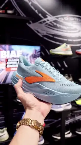 Brooks Glycerin running shoes, breathable & cushioned, men's & women's sports pick!#BrooksRunningShoes #GlycerinMax #MeshBreathable #NonSlipCushioned #MensRunningShoes #WomensCasualSneakers #AthleticFootwear #AllSeason #Trendy 