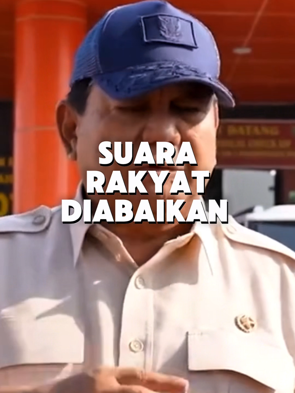 Rakyat nanya: kok polisi yang kena demo bisa langsung naik pangkat, tapi suara rakyat masih nggak didengar? 🤯 Harga naik, janji nggak ditepati, tuntutan diabaikan. Terus kita harus diem aja? Ini bukan soal apresiasi aparat, tapi soal prioritas. Dan rakyat jelas merasa diabaikan. #Prabowo #DemoIndonesia #SuaraRakyat #polisinaikpangkat  #IndonesiaHariIni 