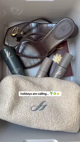 because some people go on vacation in September🥴🏝️🏄🏽‍♀️