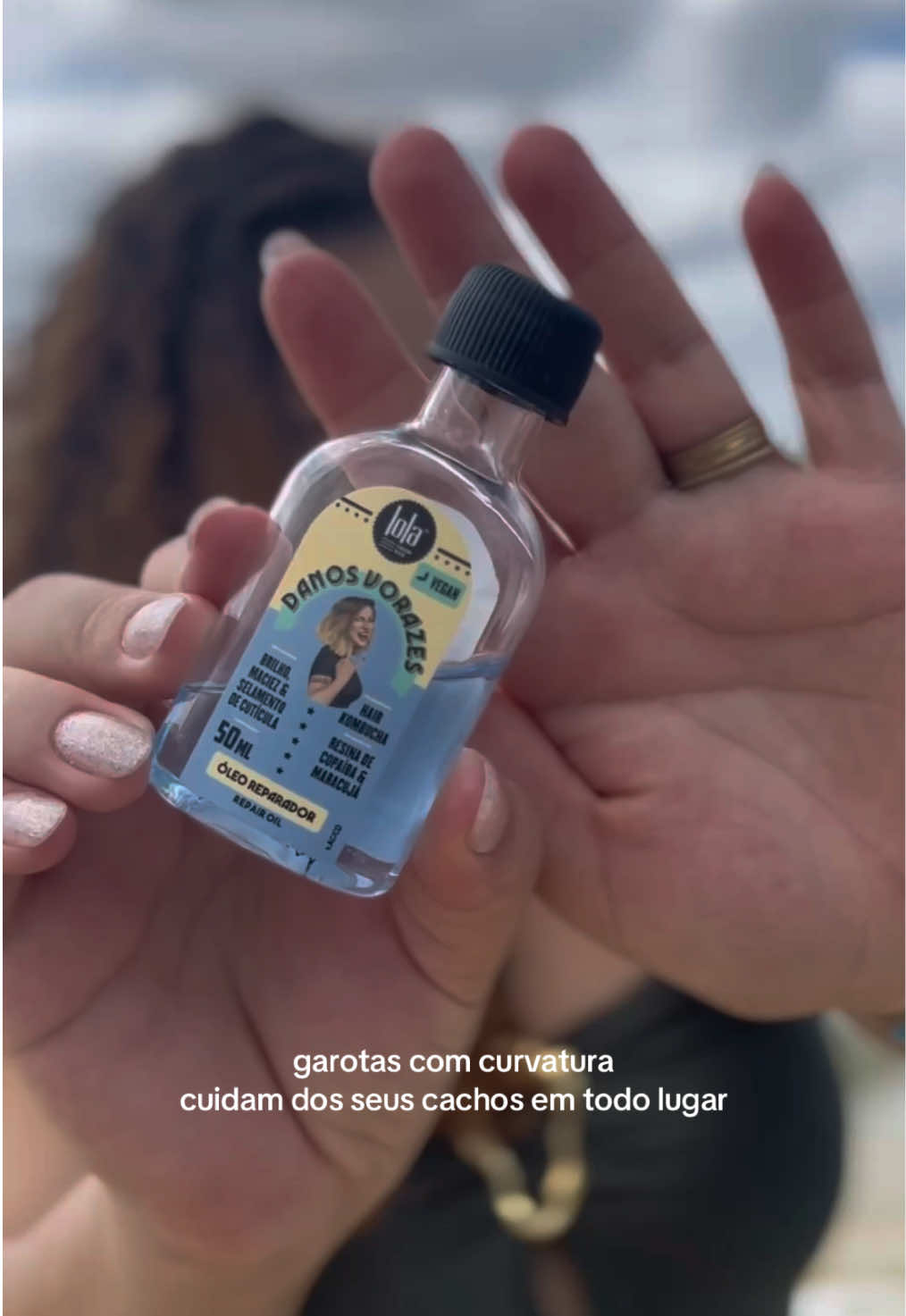 já cuidou dos teus cachinhos hoje, amiga? 🥹🤏🏻💗 #cachos #cacheada #cabelocacheado #cuidadoscomcabelo #fyp 