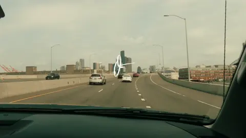 Qué tiempo tan poderoso vivimos en Expo Seattle 2025 🙌✨. Recordamos que, aunque el enemigo tenga planes en tu contra, las promesas de Dios siempre son más grandes y firmes. 💥 No permitas que el menosprecio te detenga. Si alguien no te recibe, sacúdete el polvo y sigue adelante, porque hay un lugar donde Dios ha preparado algo especial para ti. 💙🙏 Seattle fue testigo de un mover glorioso y de palabra de esperanza para todos los que creen. @expo.seattlecfc #ExpoSeattle2025 #PalabraDeVida #OtonielFont #PromesasDeDios