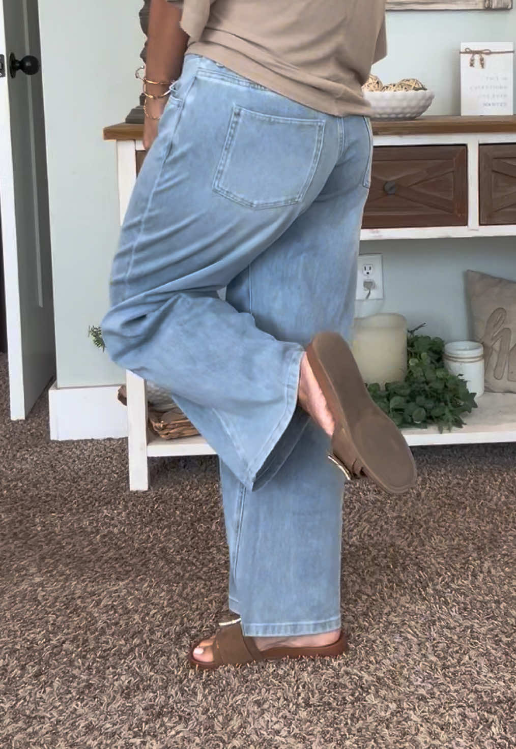 @Halara jeans with the stretch in alllll the right places!!! 💕💕  #fyp #tiktok #tiktokshop #jeans #halara 