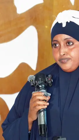 Waxaa ayaan darro wayn ah duruufaha qalafsan ee ku gadaaman maatida laga barakiciyey suuqa Siinaay oo ay ahayd inay helaan adeeg dowladeed.