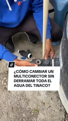 ¿CÓMO CAMBIAR UN MULTICONECTOR SIN DERRAMAR TODA EL AGUA DEL TINACO? Con nuestros amigos de @PLOMEREANDO 🧰🔧  #Tinaco #Plomeria #Plomero #Agua 