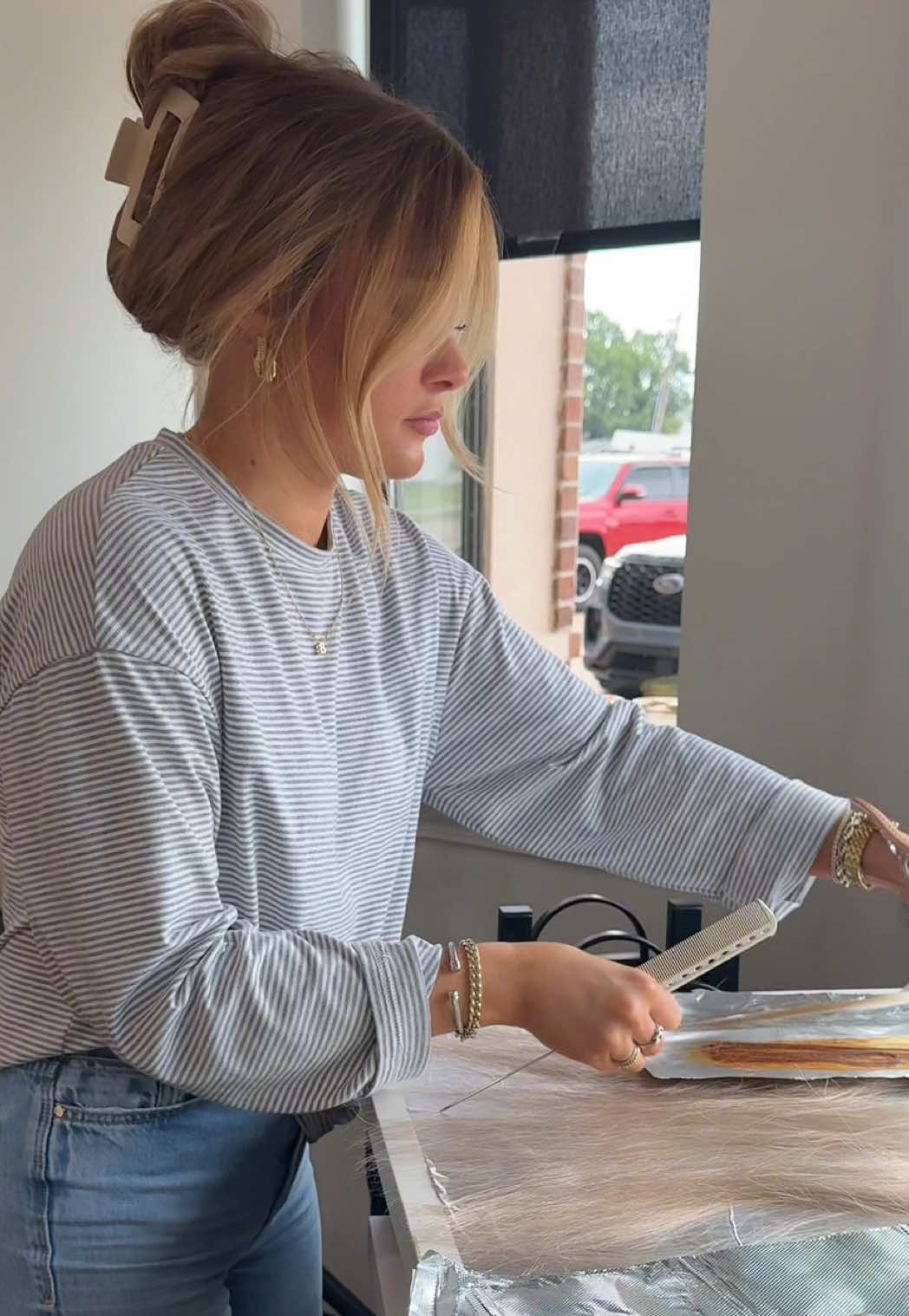 It’s been a hot minute since I’ve had to full custom color new hair extensions but I still got it😮‍💨🤪🤩 #hairstylist #tulsahairstylist #salonlife #hairextensions 