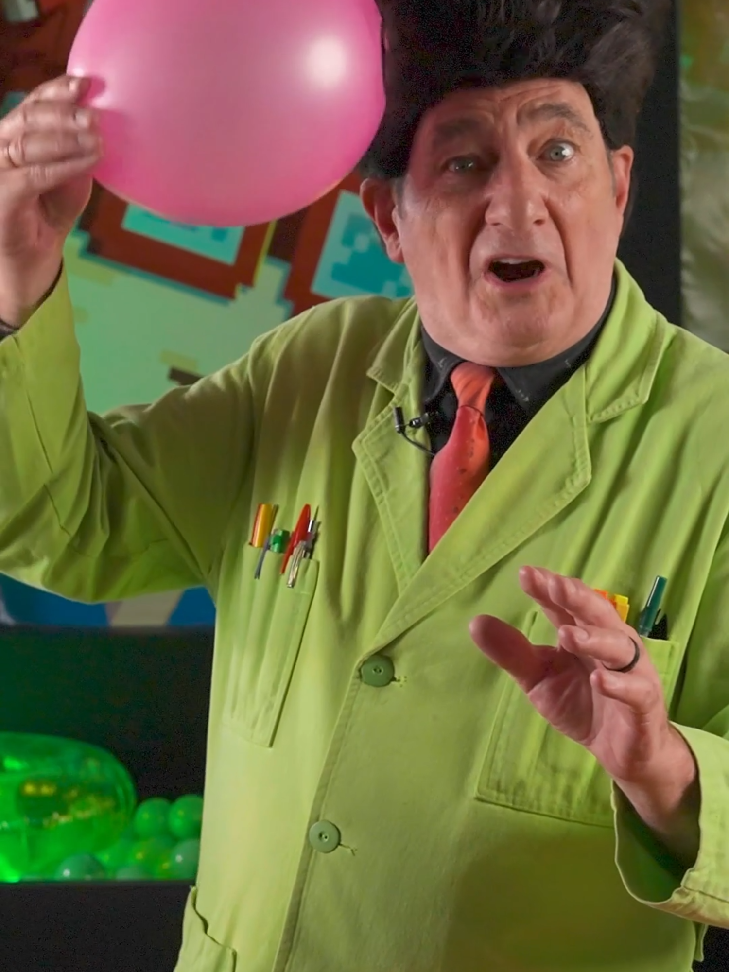 Hoy es un buen día para saber por qué debes tener un pararrayos en tu casa de Minecraft, y no hay mejor persona para explicártelo que Beakman. #GamerEnTiktok #Xbox #Minecraft #happyghast #beakmansworld
