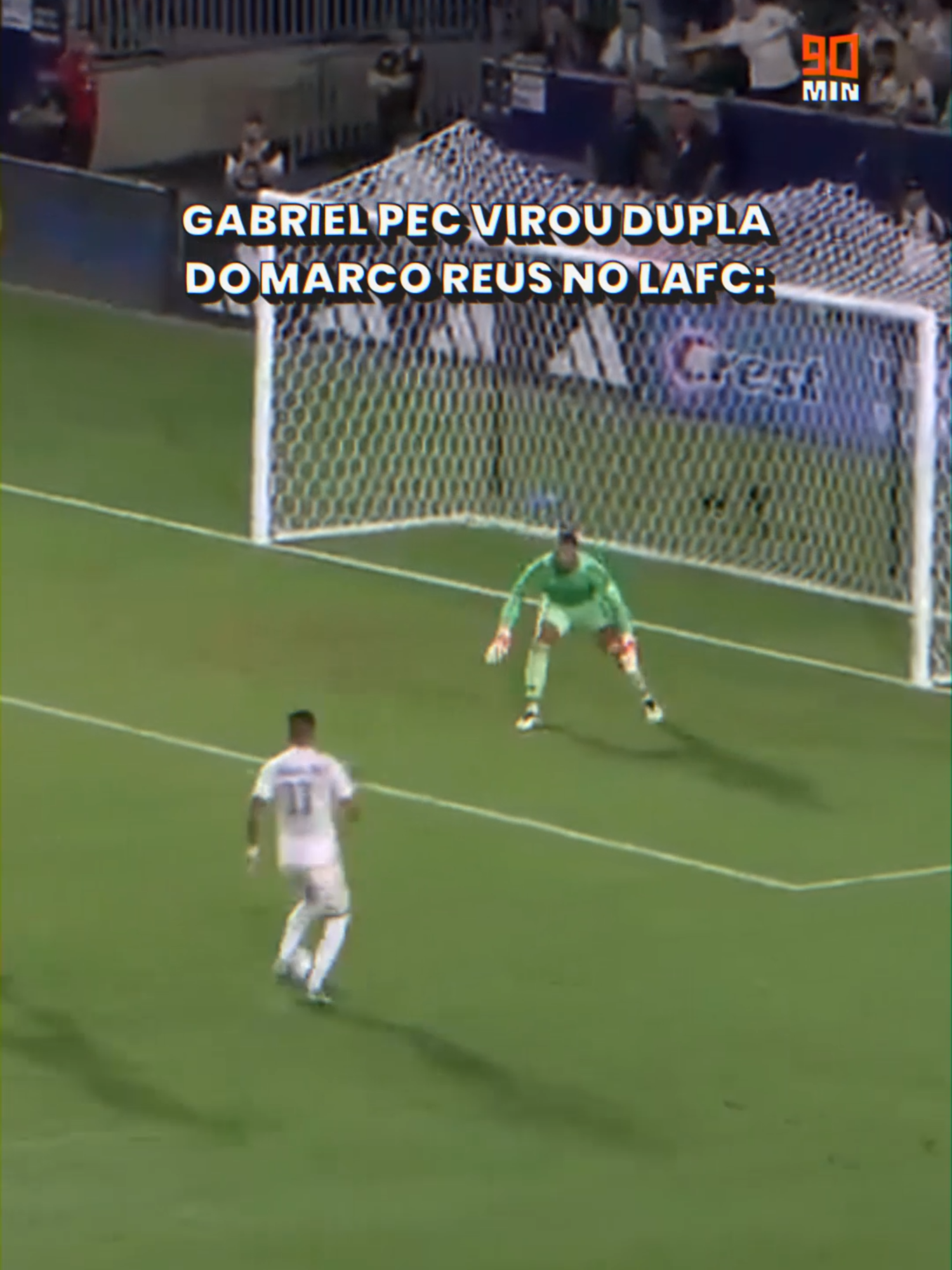 Essa parceria aqui é certamente inusitada, né? 🤣 🎥: @mls #marcoreus #reus #gabrielpec #MLS #majorleaguesoccer #losangelesgalaxy #futebol #futebolmeme #vasco #futebolmemes #futebolmemesbrasil #futebolzoeira #futebolzoeiro #football #footballfunny #footballfunnymoments #lafc #footballskills #tiktokesportes #tiktoksports #meme #memestiktok #footballtiktok
