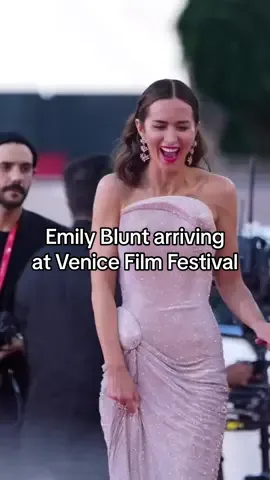 Forget Paris, Emily is in Venice! Last night at the premiere of #TheSmashingMachine, #EmilyBlunt took a break from filming #TheDevilWearsPrada2 to make an appearance, together with #TheRock on the #VeniceFilmFestival red carpet.