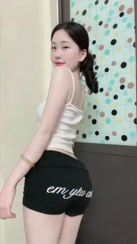 Cap như chữ ở quần 😆