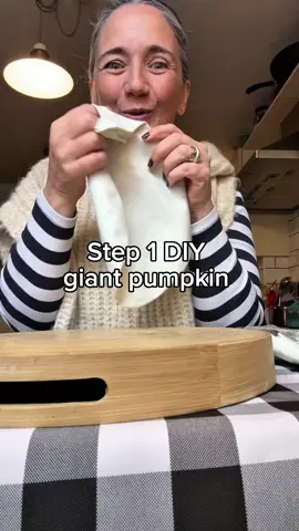 You wanna make a huge pumpkin this is how it begins! #autumncrafts #balloonpumpkin #papermachepumpkin #diyautumndecor 
