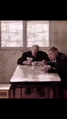 Солдат должен вернуть долг смотрящему #сериалы #фильмы #кино 