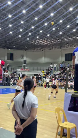 lingawa lagi gaina 😂 @bernardolorie @Claudia ౨ৎ 💜 #fyp #pvl #creamlinecoolsmashers #bukidnon #volleyball 