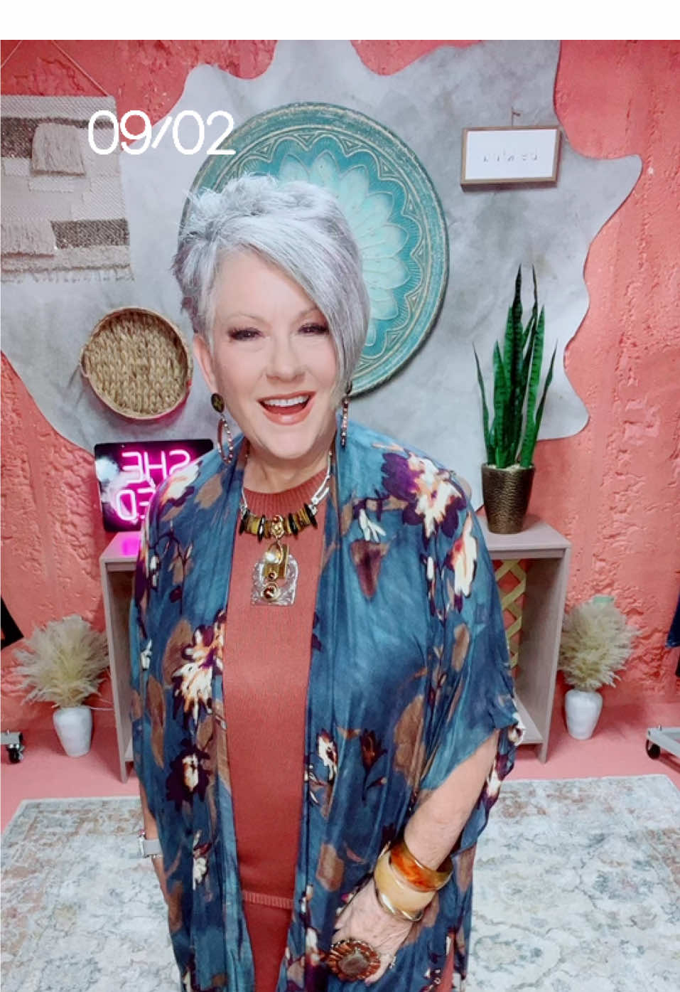 #funstylzbyjang #ladiesoftiktok #OOTD  #tiktokshop #kimonos This outfit I feel is lunchdate ready, what’d you say? The air is feeling clean, crisp and ready to transition into fall. Although, in Texas here we really don’t have a fall like other states. I’ll take what I get! Have a good day my friends!!! ❤️❤️
