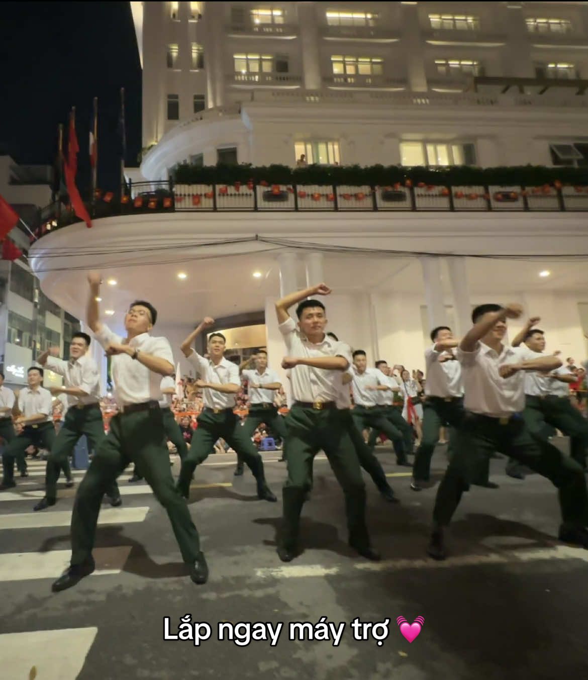 Đã sơ mi trắng lại còn  