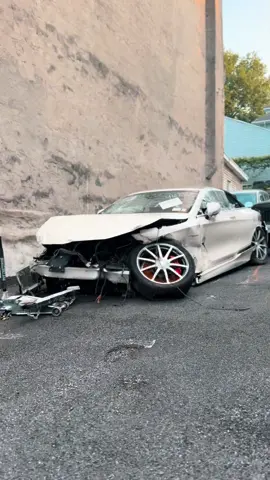 DO YOU THINK THIS MERCEDES IS REPAIRABLE OR A TOTAL LOSS? 💥🚨 COMMENT BELOW ⬇️ #AccidentRepair #MercedesBenz #CarCrash #AutoBodyRepair #NYBodyShop        
