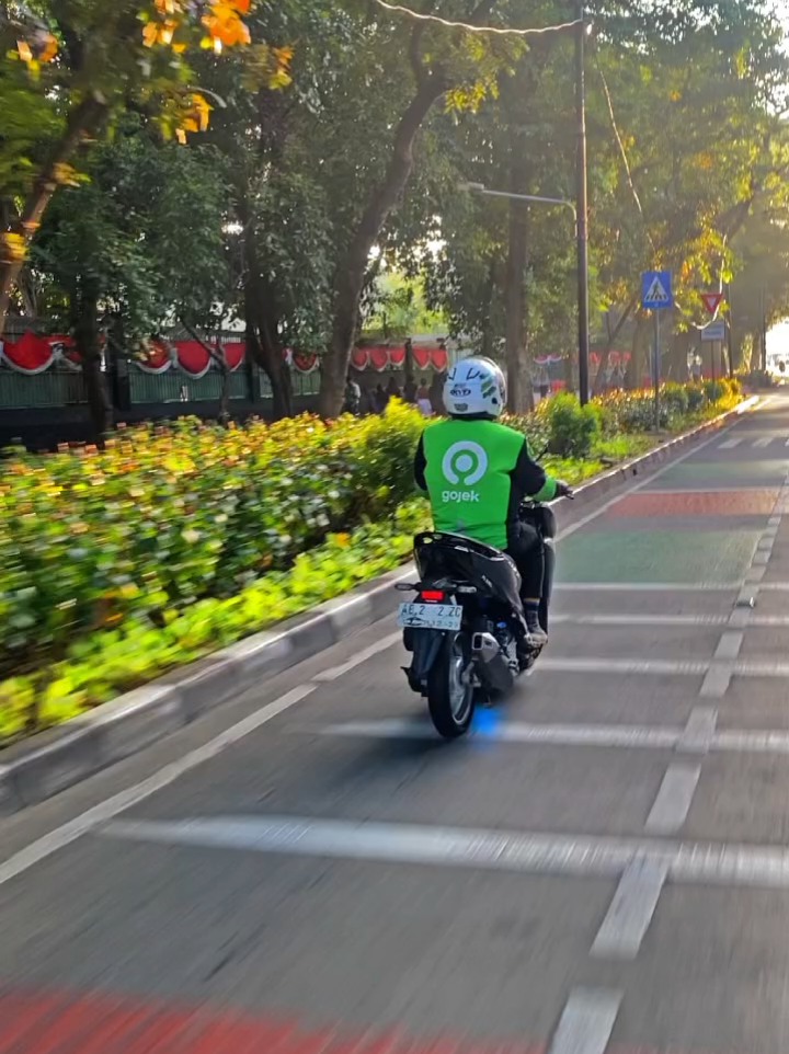 absen dong gais 😜 #ojolplatae #gojekindonesia #vario 