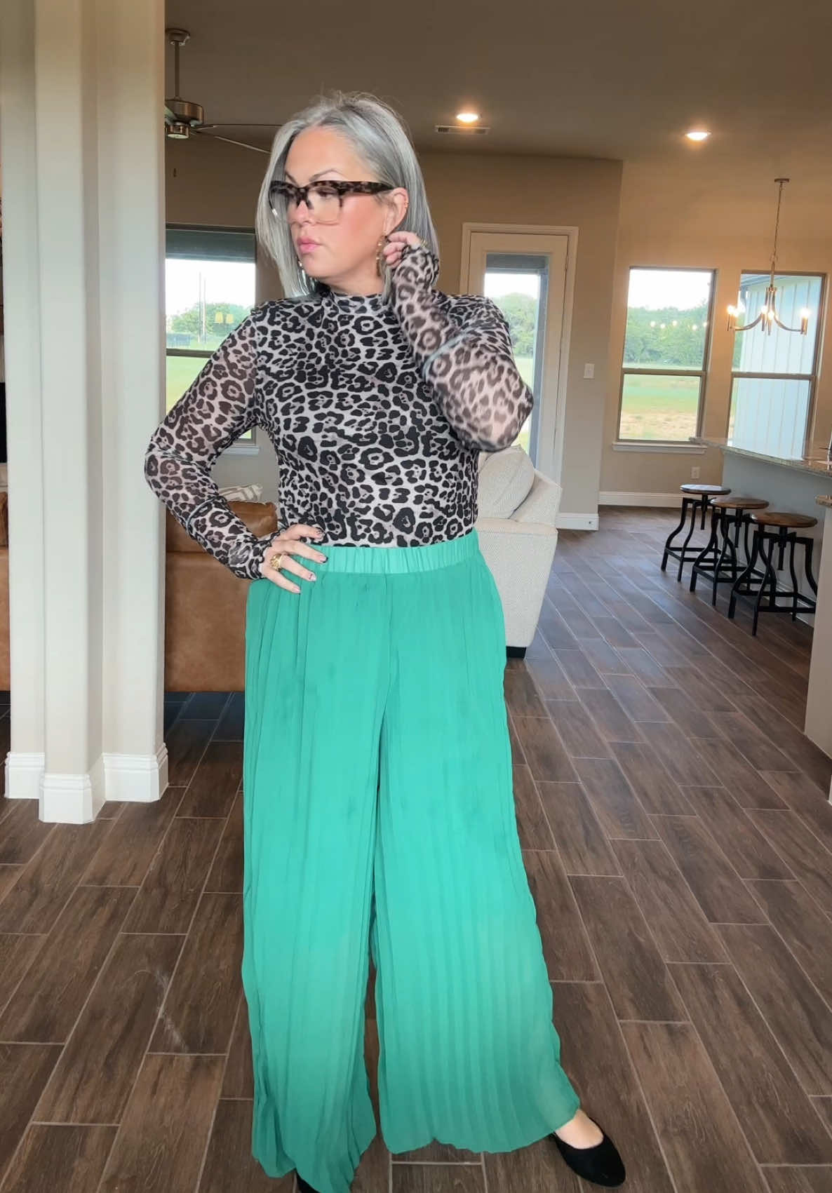 Siri play me something funky… #funfashion #workfit #tiktokmademebuyit 