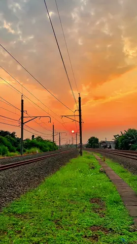 Video nya boleh kalian ambil buat bahan ngontent dll untuk para perintis content, edit sendiri ya, di izinin tanpa syarat, gausah folow . #foryou #fyp #kranjibekasi #bekasi #krlcommuterline 