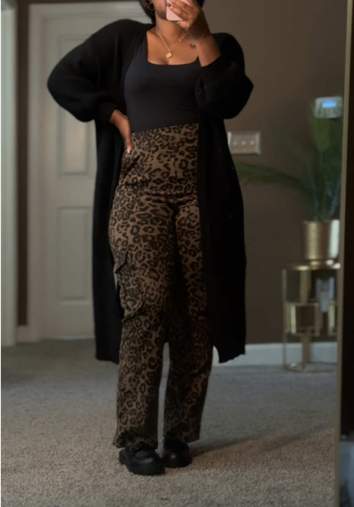 Super cute & stretchy high waist pants by @JOJOANS  #highwaist #cargopants 