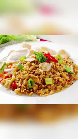 Rahasia Nasi Goreng Surabaya yang bikin nagih! Ternyata kuncinya ada di bumbu ulek pedas dan sentuhan petis udang yang bikin rasanya beda dan otentik. Bikin lidah goyang! 🔥 #NasiGorengSurabaya #KulinerSurabaya #NasiGoreng #Foodie #JajananSurabaya 