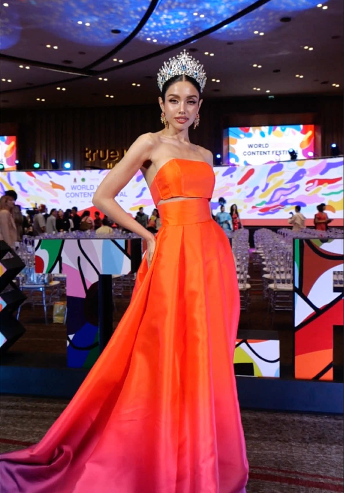 สวยสมมง ยืนหนึ่งในงานเว่ออ 👑“วีนา ปวีนา” @Veena Praveenar ถ่ายโดยหุ่นยนต์  #Who_is_Alfred 🦾🎥 ในงาน 