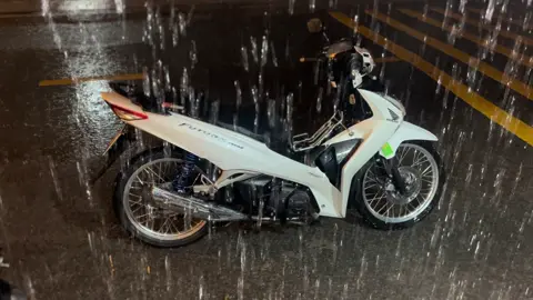 Mưa gió nghỉ đi chơi lễ#future125i #wave125i_ไฟเลี้ยวบังลม 
