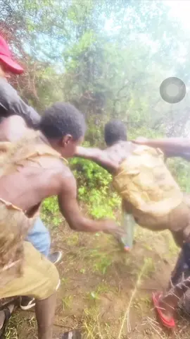 Chaaba and Dudukwe's friendship is broken? Dudukwe made Chaaba cry sadly 😢 #hadzabe #hadzabetribe #chaaba #dudukwe #chaba 