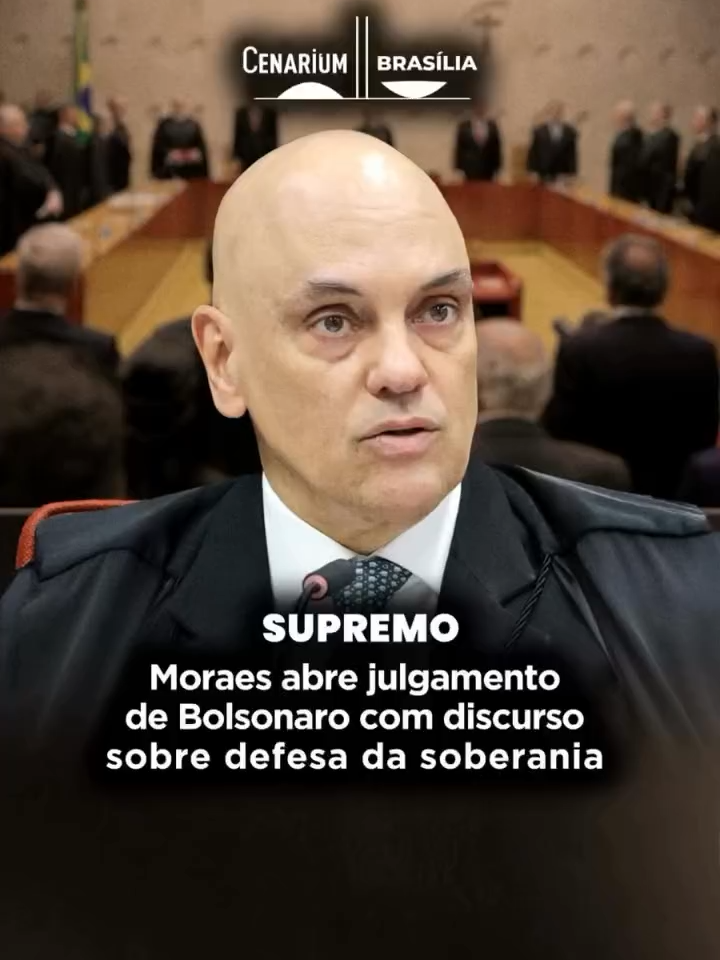 💬 Na abertura do primeiro dia do julgamento do ex-presidente Jair Bolsonaro (PL), nesta terça-feira, 2, que não irá comparecer por motivos de saúde, o ministro Alexandre de Moraes, relator da denúncia no Supremo Tribunal Federal (STF), afirmou que “a soberania nacional não pode, não deve e jamais será vilipendiada, negociada e extorquida”. O ex-presidente e outros sete réus são acusados de participação em atos antidemocráticos em 2022. Durante o discurso, Moraes citou o artigo 1º da Constituição Federal (CF), que estabelece a República Federativa do Brasil como um Estado Democrático de Direito, fundamentado na soberania, cidadania, dignidade da pessoa humana, valores sociais do trabalho e da livre iniciativa, além do pluralismo político. “Nesses momentos, a história nos ensina que a impunidade, a omissão e a covardia não são opções para a pacificação, pois o caminho, aparentemente mais fácil, só aparentemente, que é da impunidade, que é da omissão, deixa cicatrizes traumáticas na sociedade e corrói a democracia como, lamentavelmente, o passado recente do Brasil demonstra”, disse o ministro. Os réus respondem pelos crimes de tentativa de abolição violenta do Estado Democrático de Direito, golpe de Estado, deterioração de patrimônio tombado, organização criminosa armada, dano qualificado e grave ameaça. O julgamento está dividido em oito sessões para análise do caso, marcadas para os dias 2, 3, 9, 10 e 12 de setembro. Imagens: Reprodução/STF Foto: Rosinei Coutinho/STF 🌎 CENARIUM | Jornalismo que forma e informa Siga a @cenariumam no Instagram e entre no canal do WhatsApp. #RevistaCenarium #Bolsonaro #Julgamento #Brasília #STF #Notícias #Moraes #Réus #Cid #Ramagem #PL #Direita Editado · 5 min
