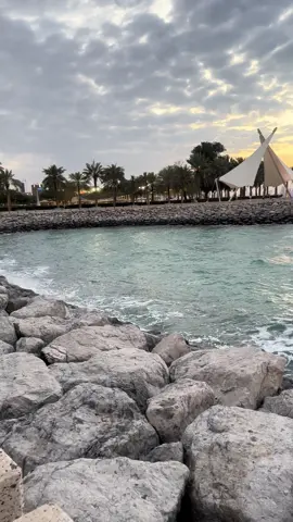One sunset moment explains a thousand feelings.🌊🌅☁️ #kuwait🇰🇼 #المركز_العلمي #الكويت🇰🇼 #الشعب_الصيني_ماله_حل 
