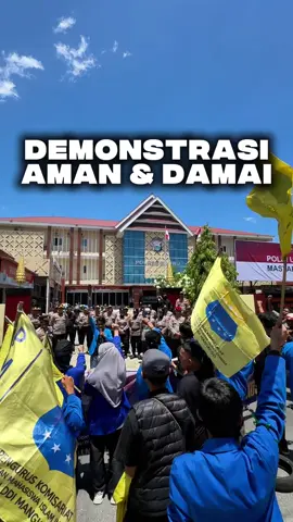 Hari ini bukti bahwa aspirasi bisa disampaikan dengan damai ✊😊. Terima kasih adik² mahasiswa, kalian luar biasa 🔥  #aspirasi #mahasiswa #polresbarru #kapolresbarru #fypage 