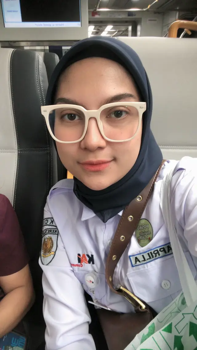 🧎‍♀️‍➡️
