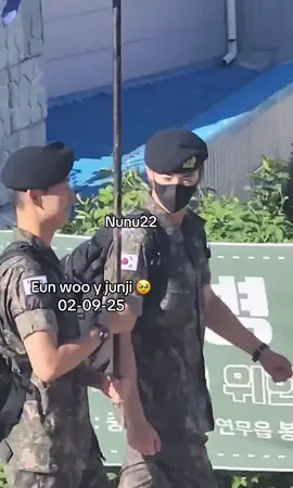 Las olitas que hace para decir adiós 🥹 bye bye eunwooyah #leedongmin #eunwoo #paratiiiiiiiiiiiiiiiiiiiiiiiiiiiiiii #fyp #viral 