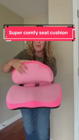 This memory foam cushion would be amazing for a long car ride. I am loving it for my office! #seatcushion #ergonomic #ergonomicpillow #memoryfoampillow #chaircushion 