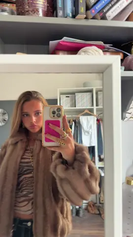 @PEPPERMAYO for the best fur jackets this winter🙌 #furcoat #winterfashion #cooloutfits #coolgirl #unshadowbanme 