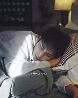 HE’S SOOO DAMN FINE 😩😩 #mingyu #kimmingyu #seventeen17_official #foryoupage #fypppppppp 