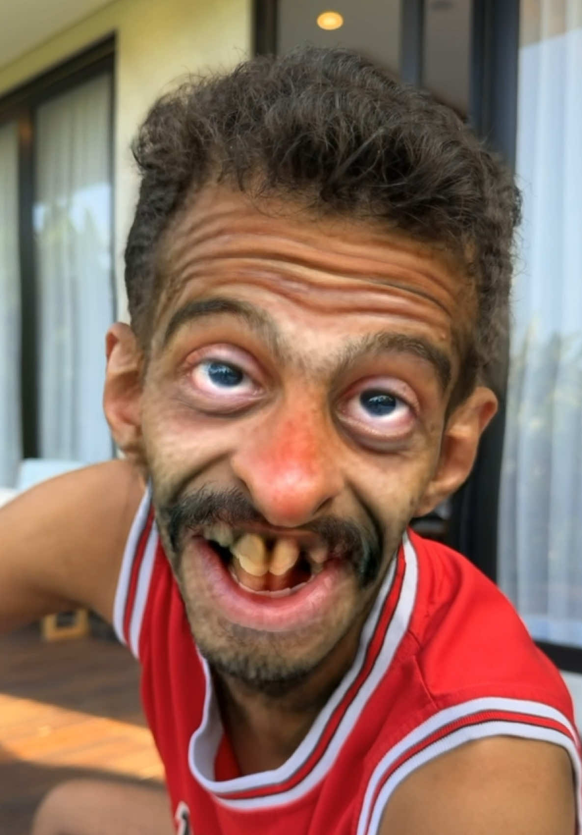 خذ الجوال بس فكني شرك 🤣