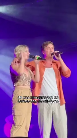 [AD] Laatst trad ik op voor 6000 mensen 😭😱 Ik vind het zo leuk en zo’n eer om zoveel met Niels op pad te gaan deze zomer. In korte tijd heb ik ongeveer elk item dat in m’n kast hangt aangehad en ook voor de make-up hoef ik me geen zorgen meer te maken 💁🏼‍♀️. Sinds ik vorig jaar met @L’Oréal Paris ben gaan werken weet ik nu precies welke producten ik fijn vind voor op het podium. Zoo chill!! 🙏🏼💄💃🏼 Zijn de lookjes goedgekeurd? 🤪 #ad #lorealparis #makeup #lorealparistrendpartner #optreden #skincare