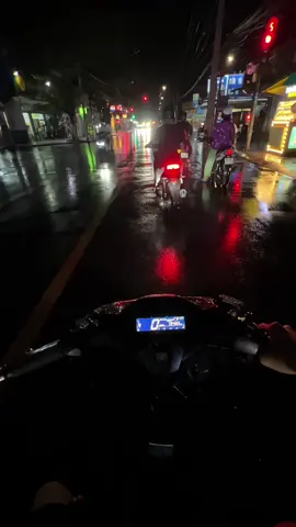 Chạm được chút nắng, lại đón cả trận mưa giông.