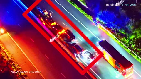 Đồng Nai: 9 ô tô tông liên hoàn trong 2 vụ va chạm trên cao tốc Phan Thiết - Dầu Giây Chỉ cách nhau vài chục mét, 2 vụ va chạm liên hoàn trên cao tốc Phan Thiết - Dầu Giây hướng về TPHCM khiến 9 ô tô “dồn toa”.  Phóng viên thực hiện: Hoàng Anh Theo nguồn Báo VietNamNet Chuyển đổi số: Tin tức Đồng Nai 24h #tintucdongnai24h #tintuc24h #TinTuc #Xuhuong #FYP #dongnai #giaothong #taixe #laixe #caotoclongthanhdaugiay #caotoc #caotocdaugiayphanthiet
