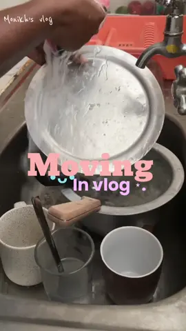 Moving in vlog •ᴗ• Slowly settling in my new home. I still have a lot of cleaning to do. But at the moment the place is Oky. Decided to start a new book🐳 less dom scrolling. #CleanTok #cleaningmotivation #movingin #homebody #cozyspaces 