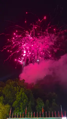 Bắn pháo hoa chào mừng Quốc Khánh 2-9 tại quảng trường Nguyễn Tất Thành 🎆🎆 #quockhanh2025 #toiyeuvietnam #tuhaodantoc #toiyeuvietnam #tuyenquang 