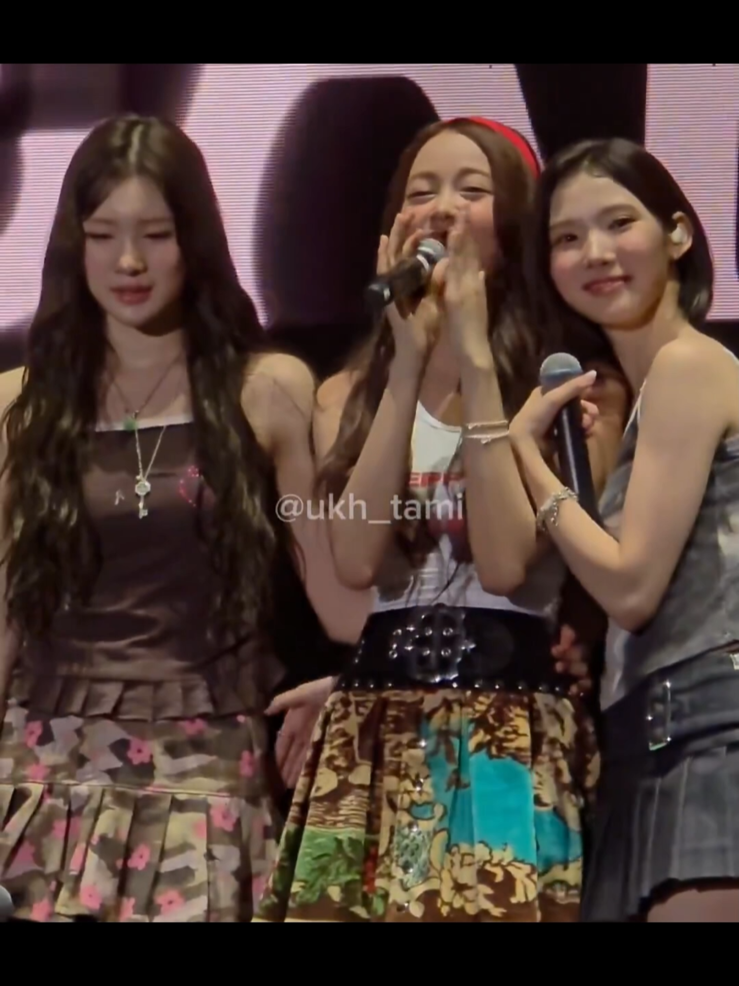 WooMen hug (back hug, side hug, waist grab) compilations from pre-debut till now.. Will upload the full ver on my YT channel, please subscribe if you're interested :) #hearts2hearts #carmen #jiwoo #woomen #cawooz🌴🍓