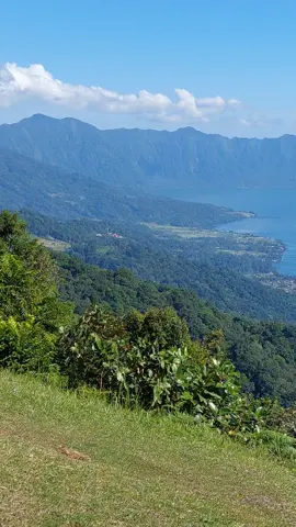 Pesona Puncak Lawang.. #sumbar  #fypage #minangtiktok  #puncaklawangsumbar  #maulangsayangrayola😊 