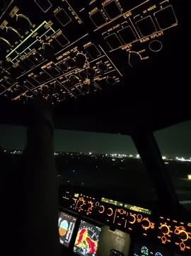 Despegue Rwy 23, AICM.                          #aviation #pilot #pilotlife #foryoupage #fyp #cabincrew #raybanmeta #paratii #meta #takeoff 