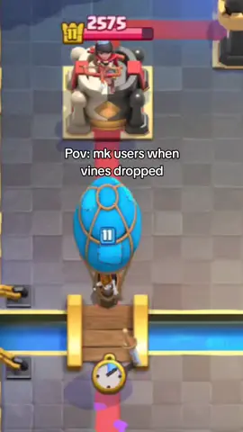 HUUUUU #clashroyale #clashroyaledaily #megaknight #megaknight🏳️‍🌈 #vines 