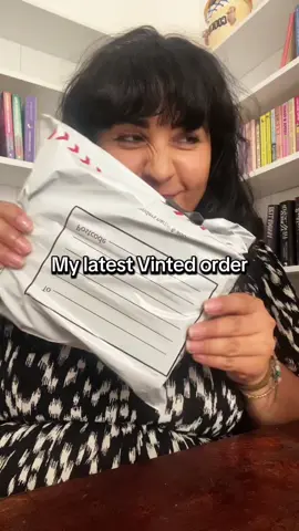 Late night vinted shopping is an obsession! 😂 Have you read this book series? #icebreaker #hannahgrace #icebreakerhannahgrace #bookish #fyp 