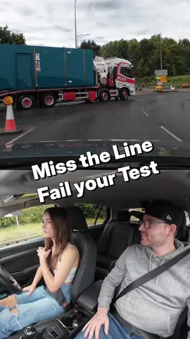 Miss the line🚦FAIL your driving test 😬 Driving instructor helps avoid a driving test fail with a simple tip. #drivingtest #drivingtesttips #drivinginstructor #learnerdriver #trafficlights 